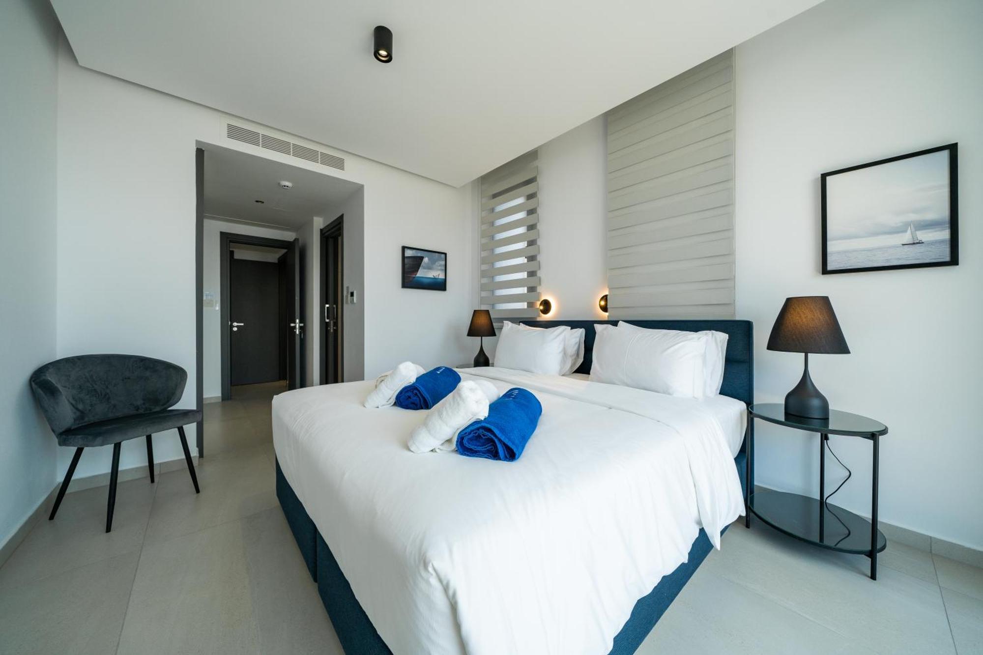 Waterside Sea View Apartments Paphos Szoba fotó
