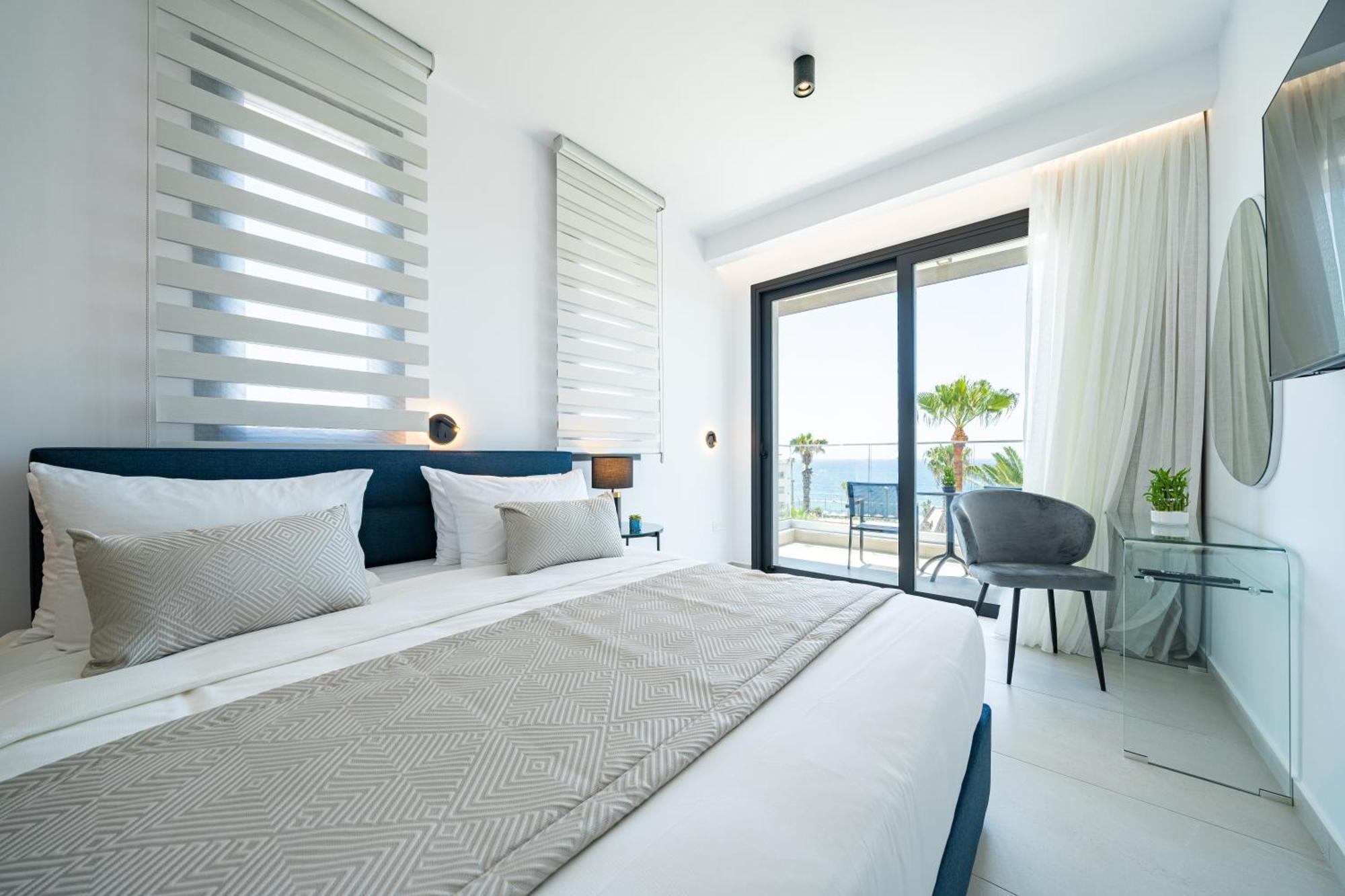 Waterside Sea View Apartments Paphos Szoba fotó